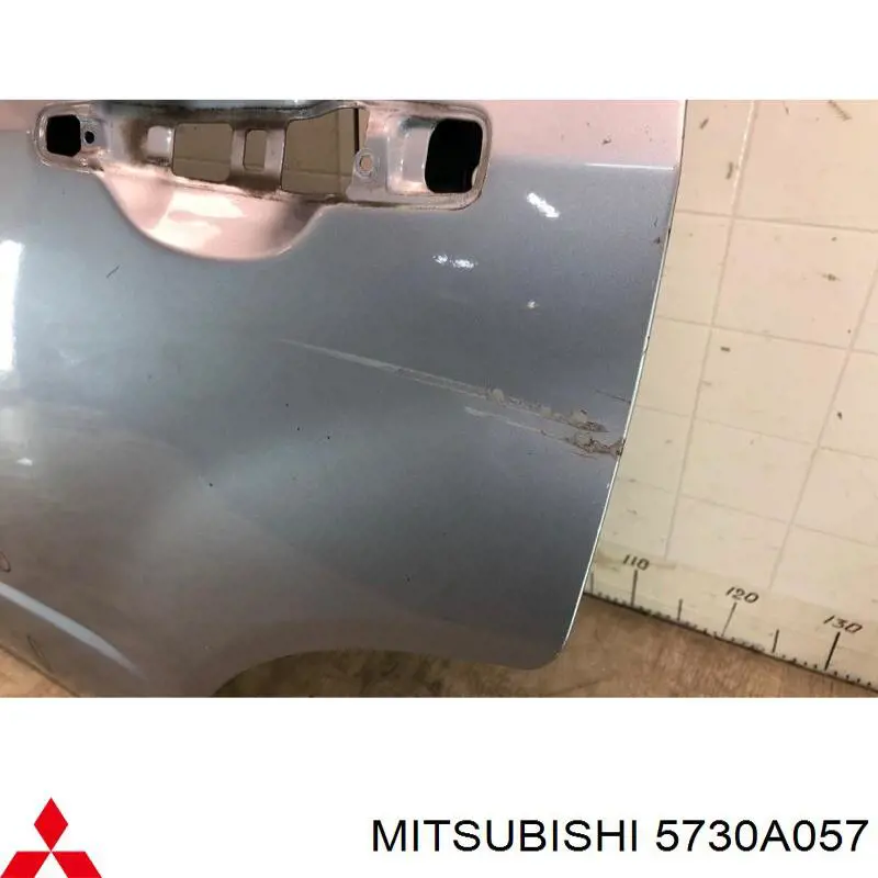 Puerta trasera izquierda para Mitsubishi Outlander (CU)