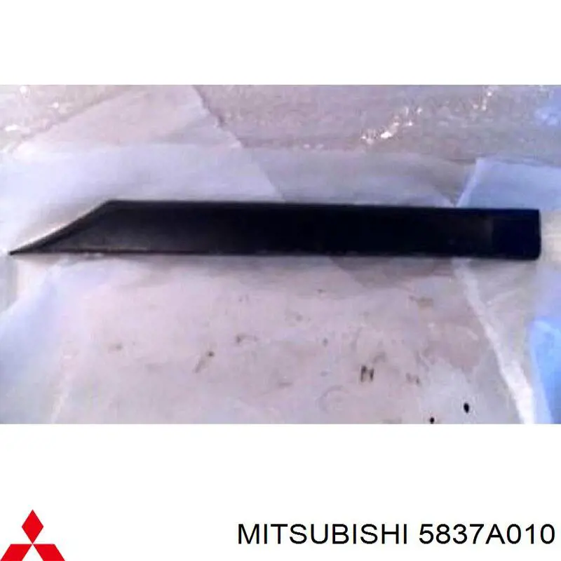 Moldura de puerta de maletero Mitsubishi 5837A010