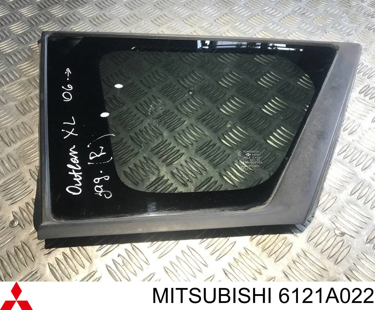 6121A022 Mitsubishi ventanilla costado superior derecha (lado maletero)