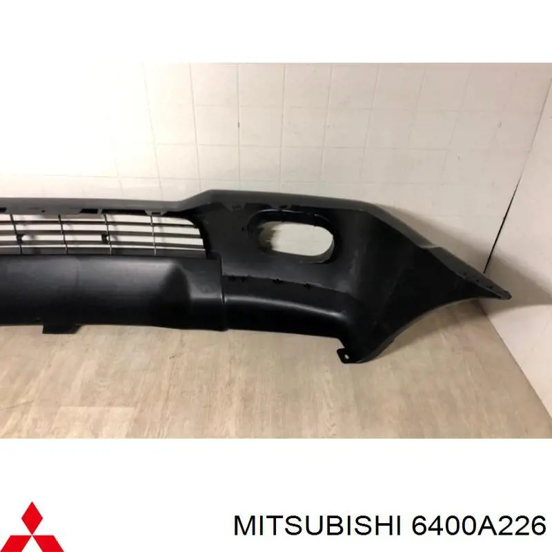 MR508516 Mitsubishi paragolpes delantero