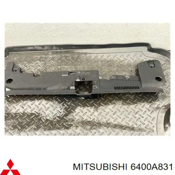 Deflector de aire superior del radiador Mitsubishi 6400A831 precio, desde 14,45 EUR