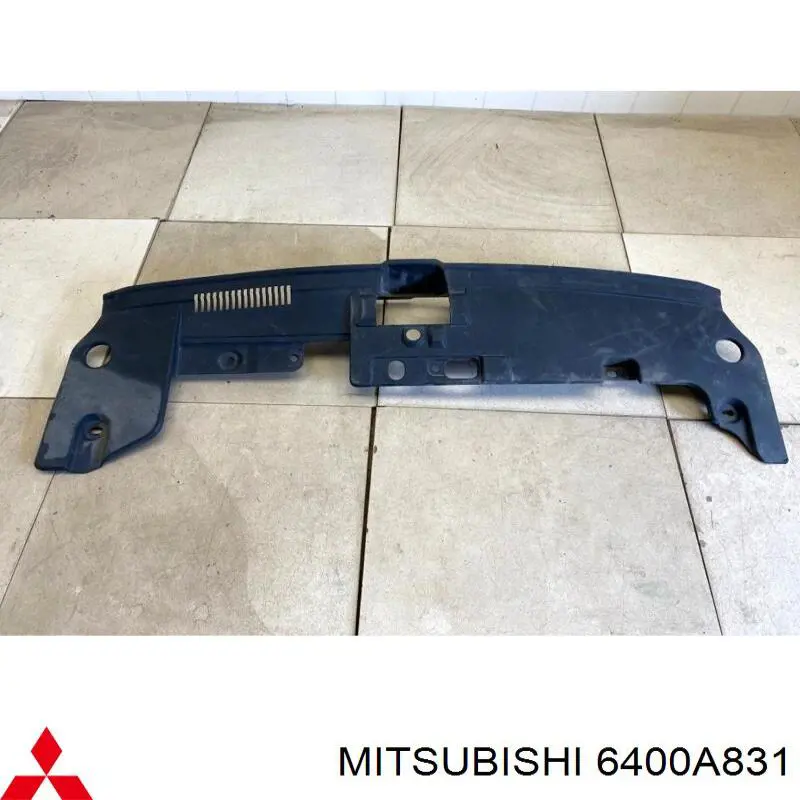 Comprar 6400A831 Mitsubishi Deflector de aire superior del radiador