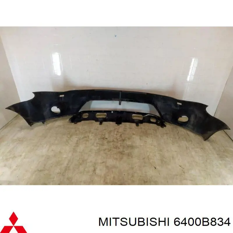 6400D872 Mitsubishi paragolpes delantero