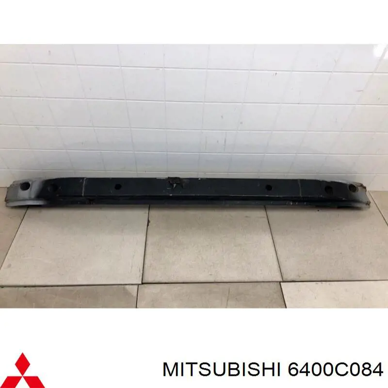 Comprar 6400C084 Mitsubishi Refuerzo parachoque delantero