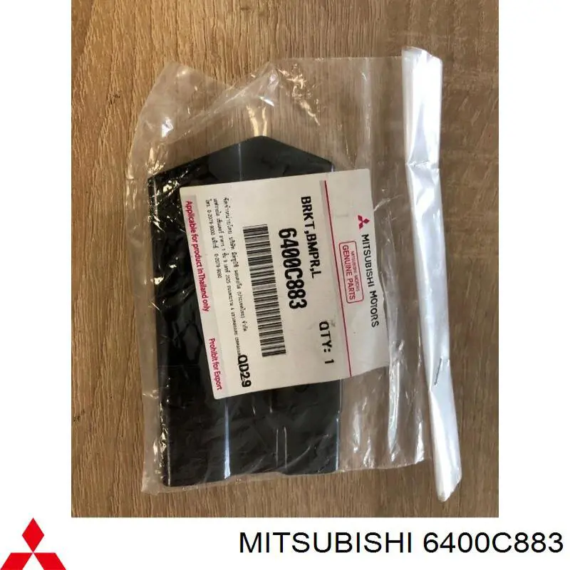 6400C883 Mitsubishi Soporte de parachoques delantero izquierdo
