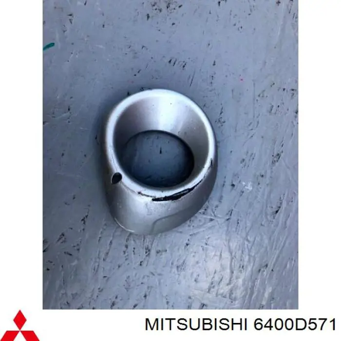 6400D571 Mitsubishi embellecedor, faro antiniebla izquierdo