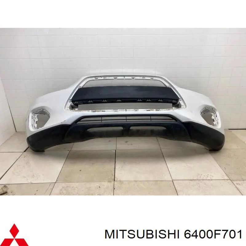 6400F701 Mitsubishi Paragolpes delantero