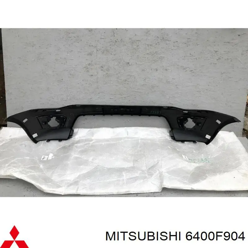 6400F904 Mitsubishi paragolpes delantero