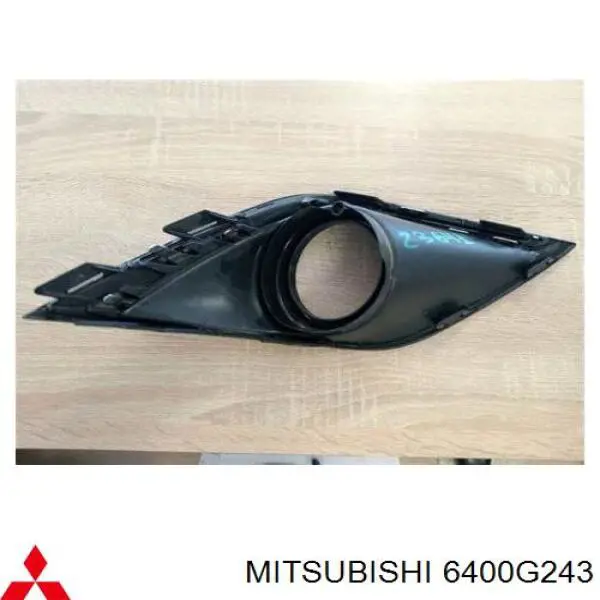 6400G243 Mitsubishi rejilla del parachoques delantera izquierda