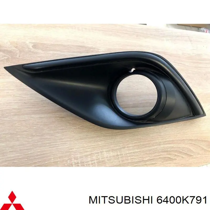 Comprar 6400K791 Mitsubishi Embellecedor de faro antiniebla izquierdo