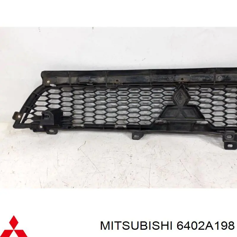 Rejilla de ventilación, parachoques delantero, superior MITSUBISHI 6402A198