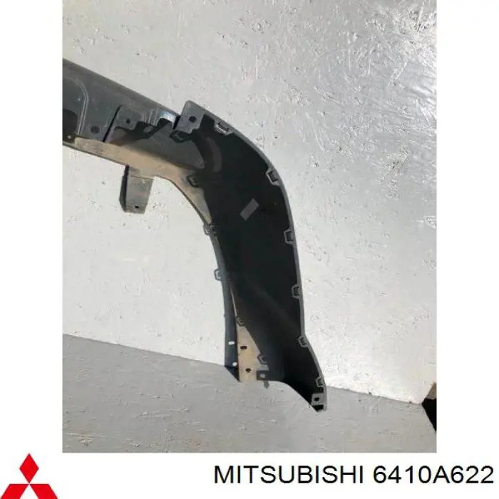 Parachoques trasero 6410A622 Mitsubishi