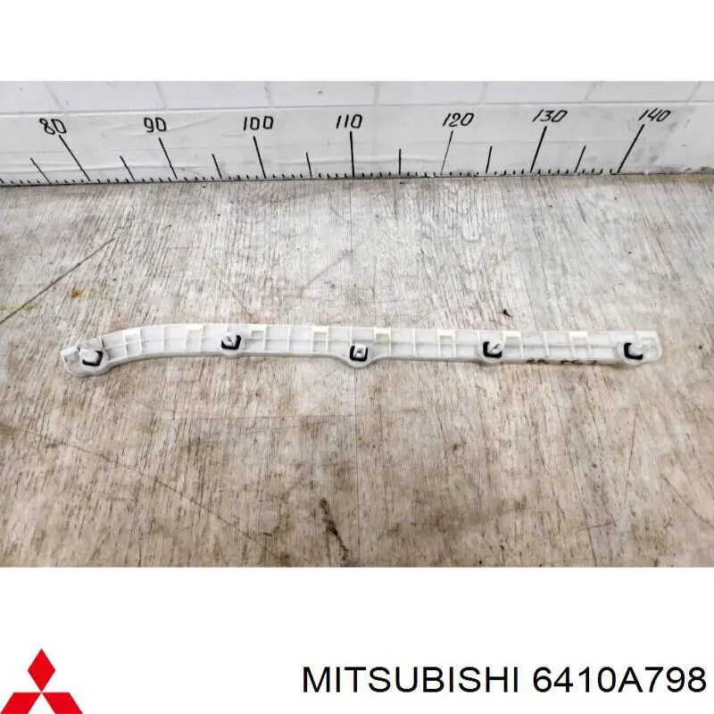 Soporte de parachoques trasero exterior derecho para Mitsubishi Pajero (KH)