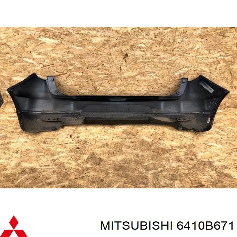 6410B671 Mitsubishi parachoques trasero