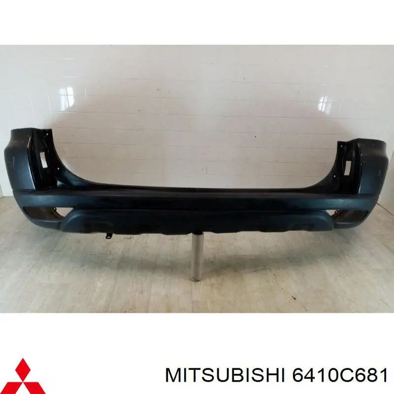 6410C681 Mitsubishi parachoques trasero