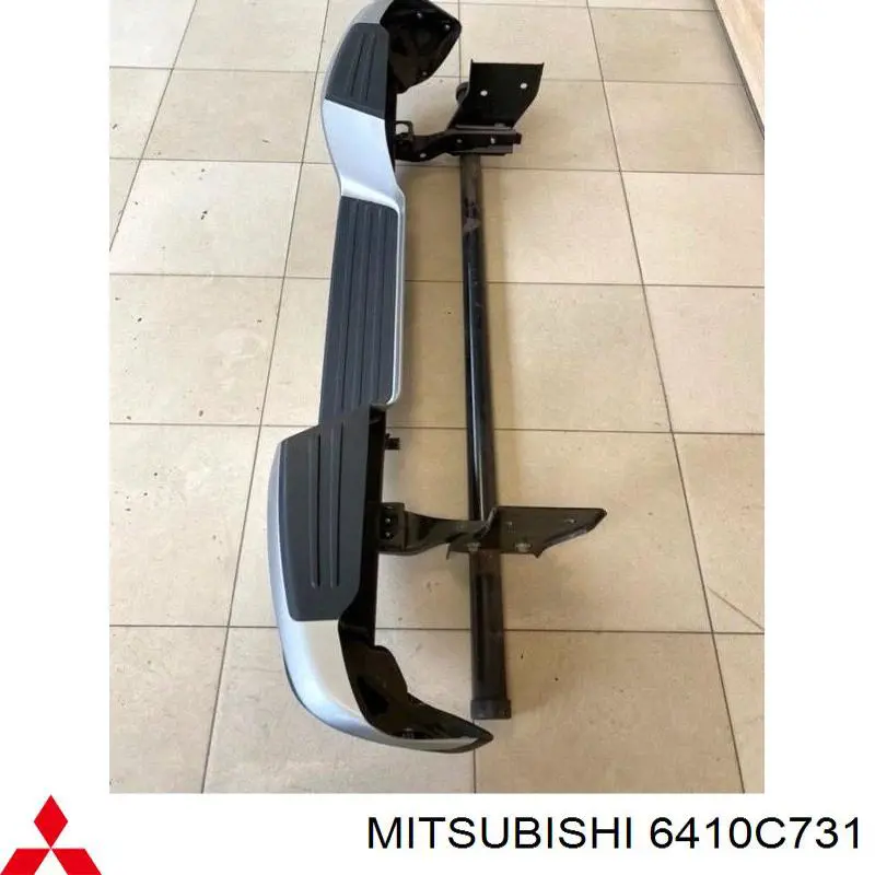 Paragolpes 6410C731 Mitsubishi