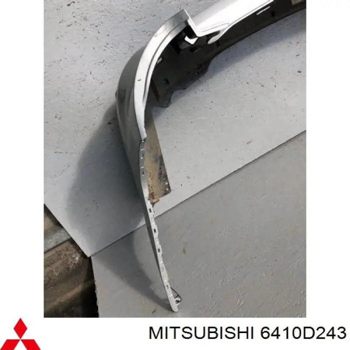 Parachoques trasero 6410D243 Mitsubishi