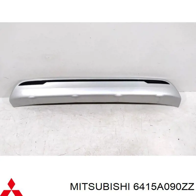 6415A090ZZ Mitsubishi listón embellecedor/protector, parachoques trasero