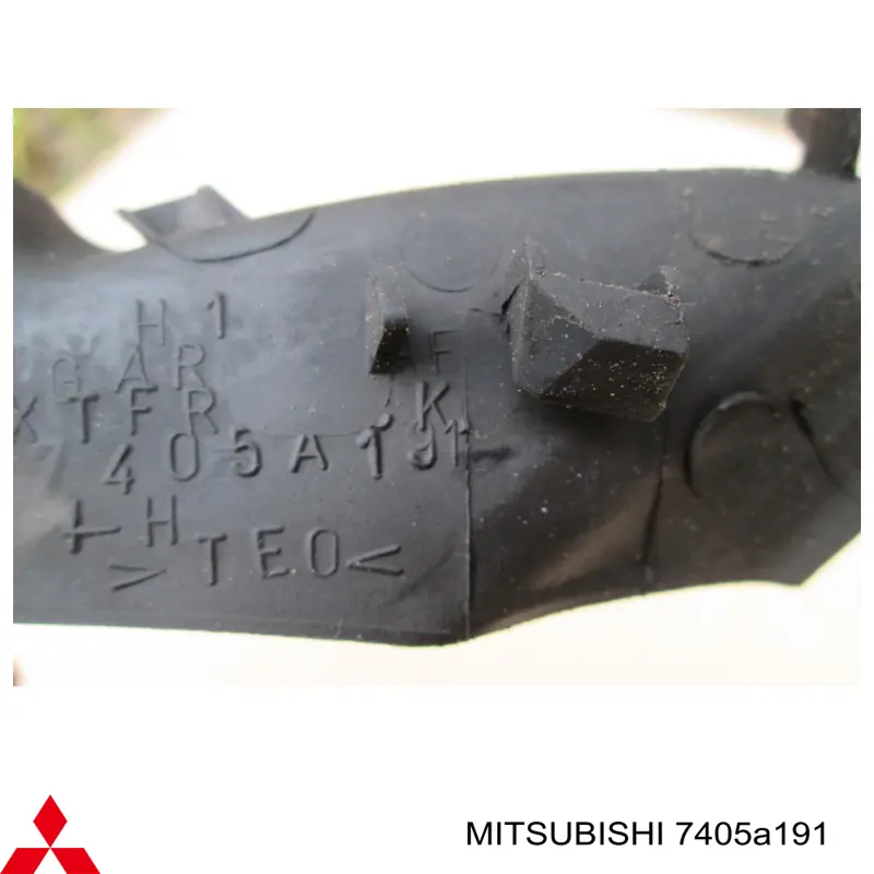 Moldura de guardabarro delantero izquierdo MITSUBISHI 7405A191