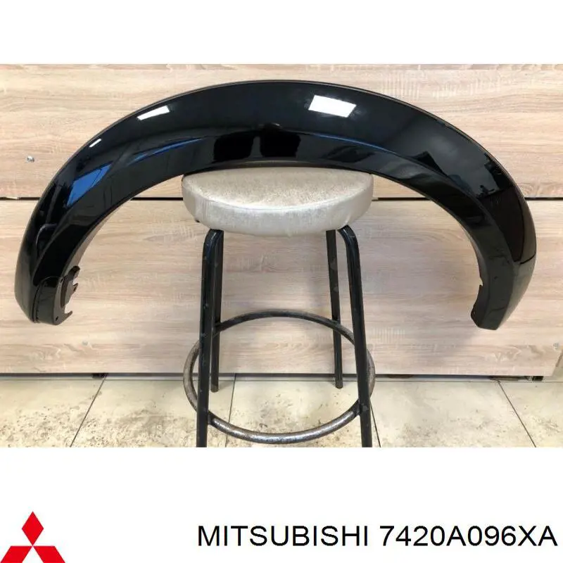 Cubierta del paso de rueda, delantero derecho para Mitsubishi Pajero (KH)