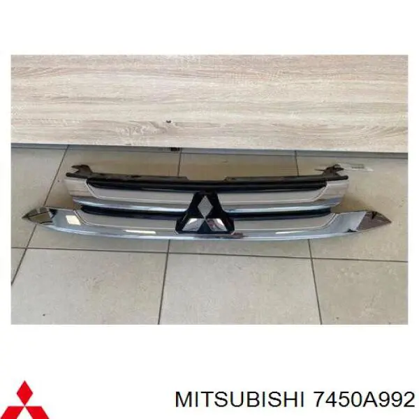 Parrilla 7450A992 Mitsubishi