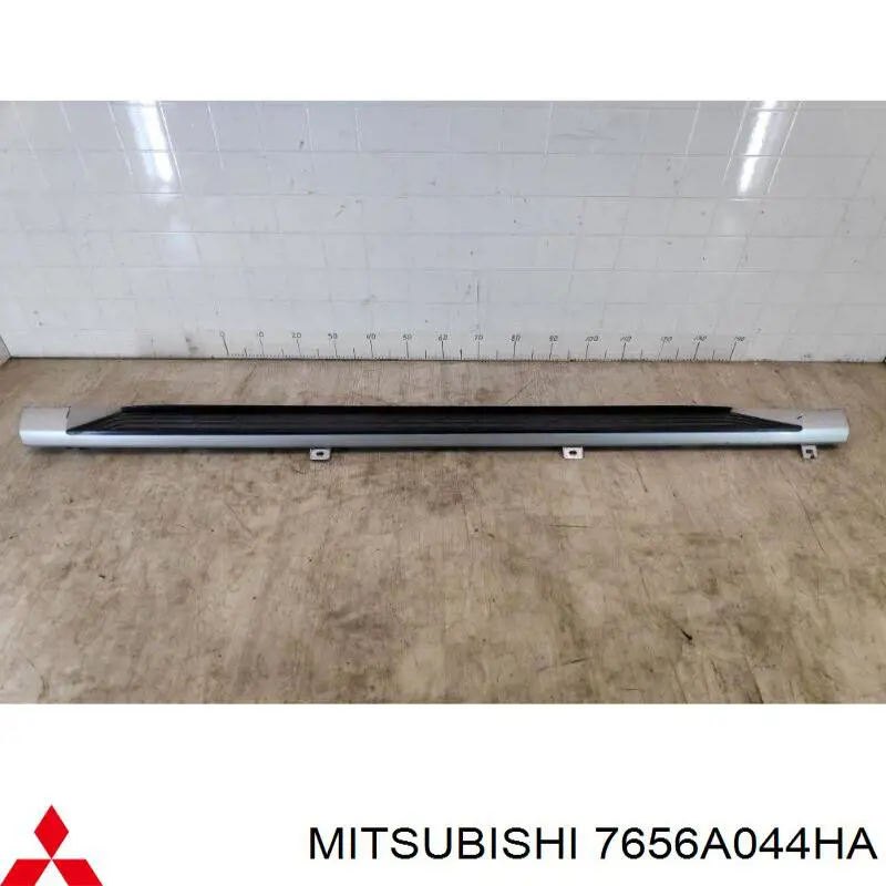 Cubierta de estribo Mitsubishi 7656A044HA precio, desde 101,91 EUR