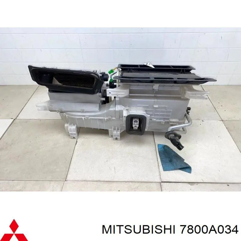 7800A034 Mitsubishi Radiador interior
