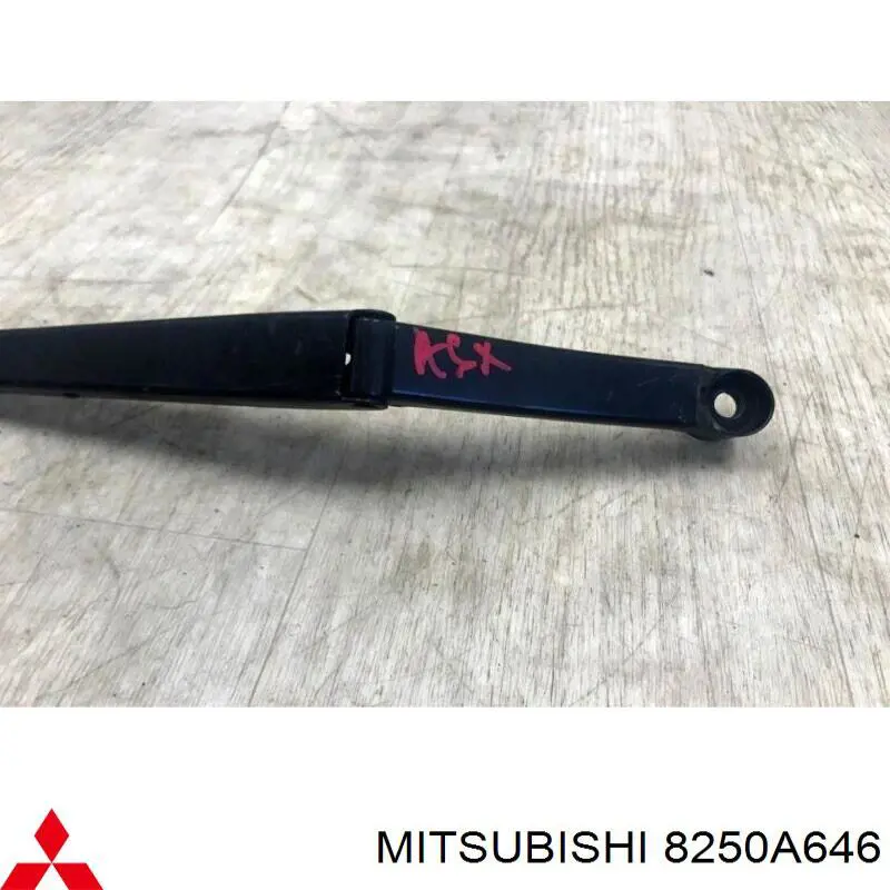 Comprar 8250A646 Mitsubishi Brazo del limpiaparabrisas, luna delantera