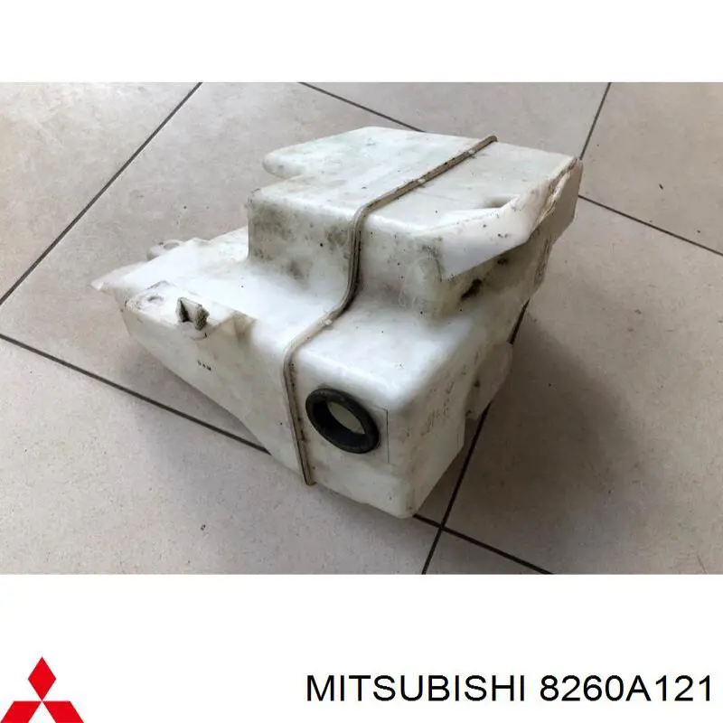 8260A121 Mitsubishi Botella limpiaparabrisas