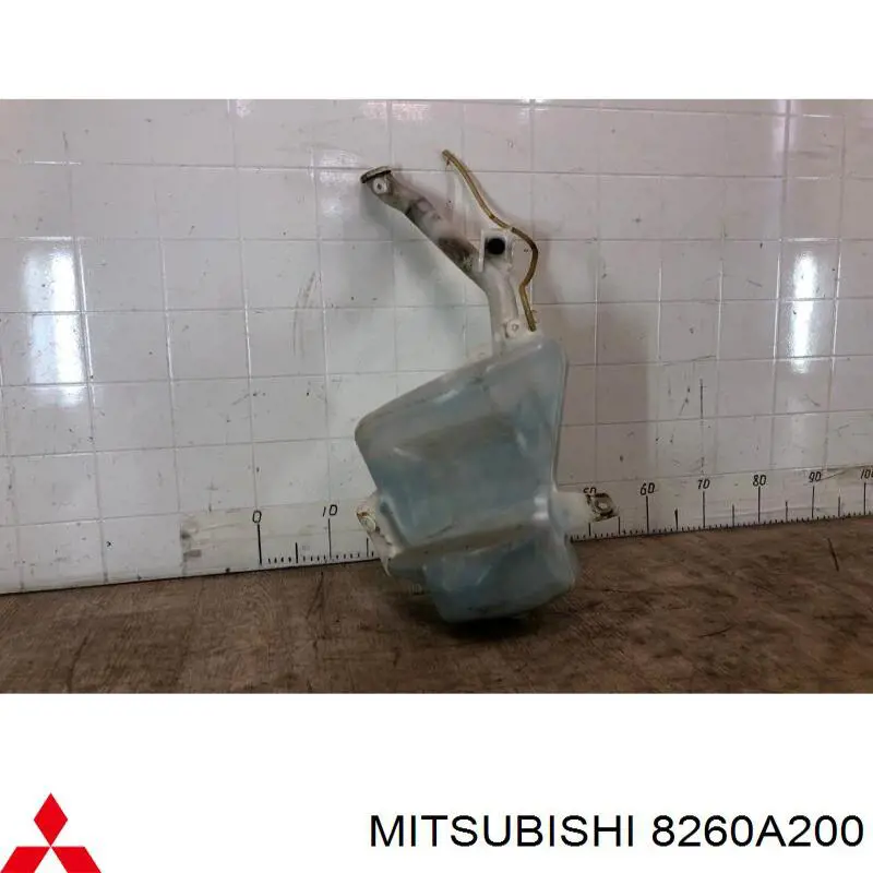 8260A200 Mitsubishi depósito del agua de lavado, lavado de parabrisas