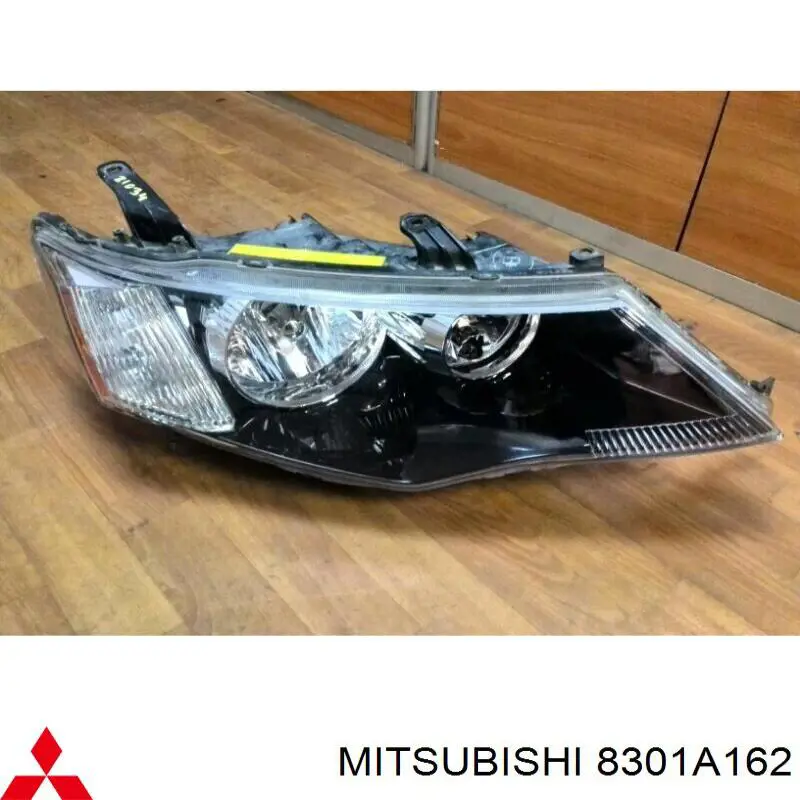 8301A162 Mitsubishi faro derecho