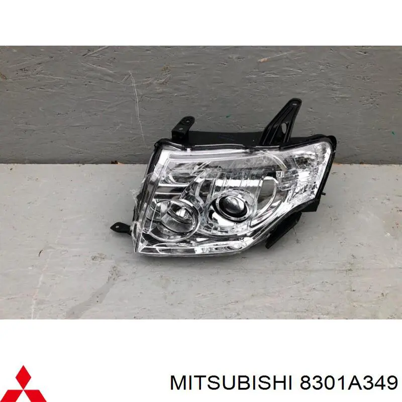 Faro derecho para Mitsubishi Pajero (V90)