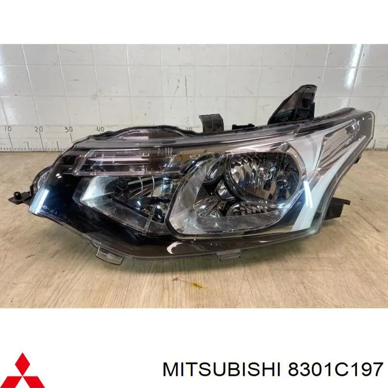 Faro Mitsubishi 8301C197 precio, desde 256,92 EUR