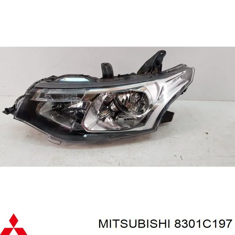 8301C197 Mitsubishi faro izquierdo