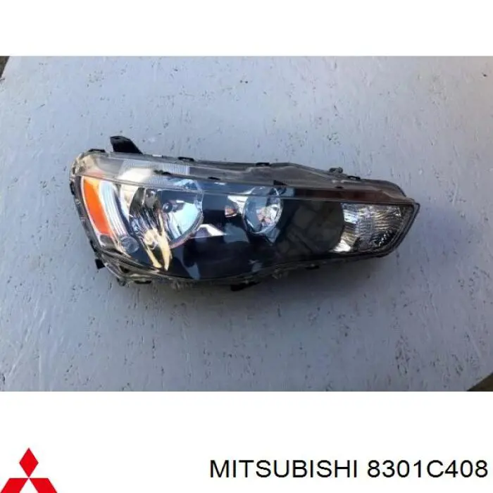 8301C408 Mitsubishi faro derecho