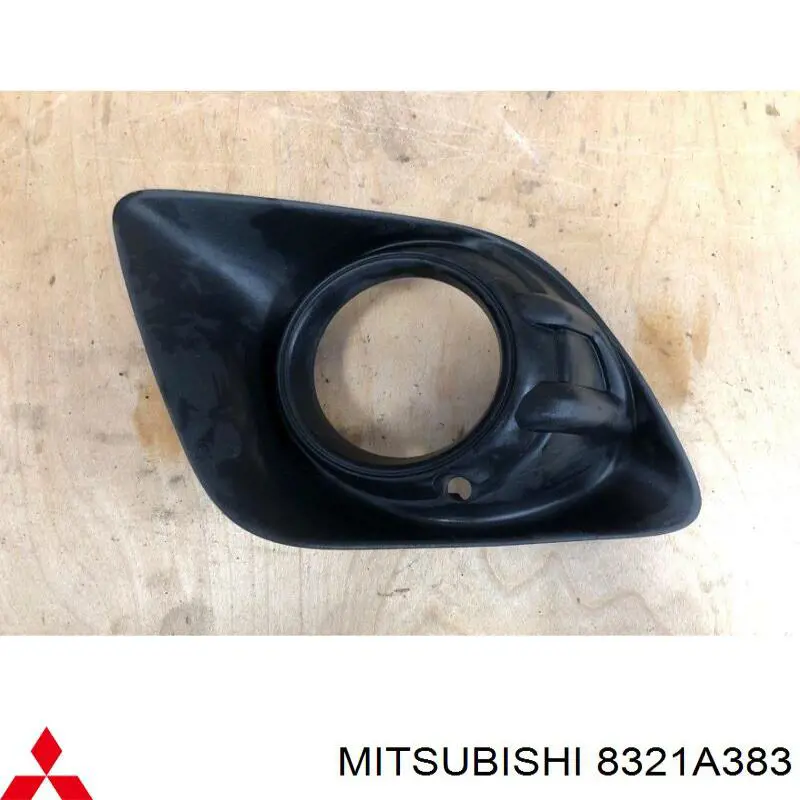 Embellecedor de faro antiniebla izquierdo Mitsubishi 8321A383 precio, desde 12,98 EUR