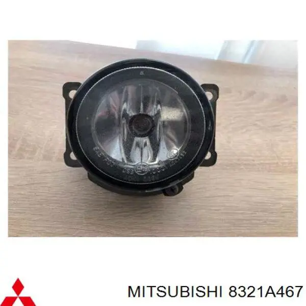 Faro antiniebla izquierdo y derecho 8321A467 Mitsubishi