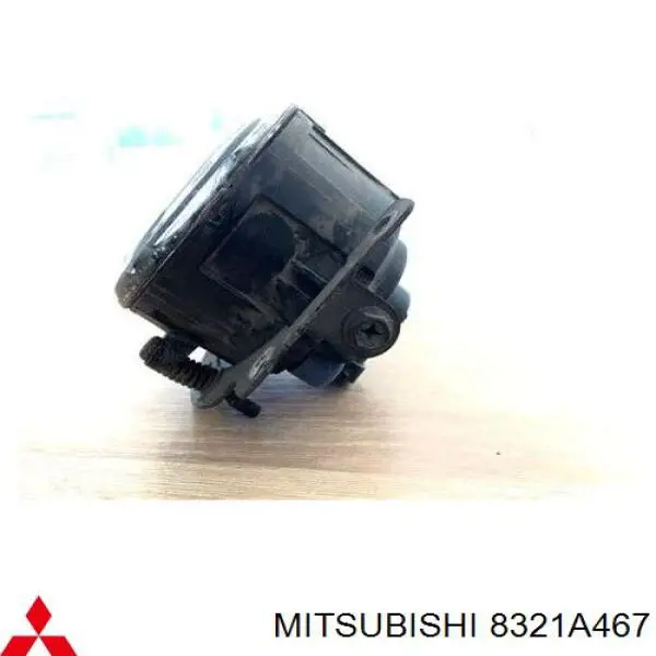 8321A467 Mitsubishi Faro antiniebla