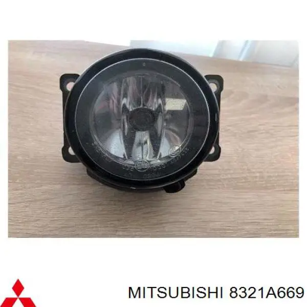 Faro antiniebla universal Mitsubishi 8321A669 precio, desde 103,09 EUR