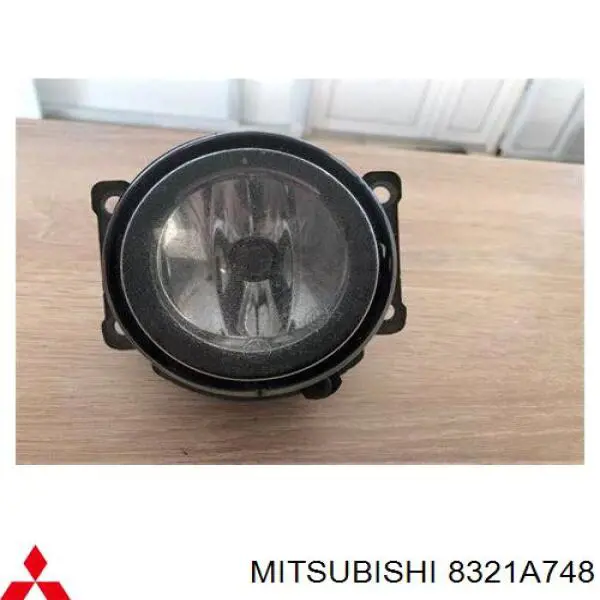 Luz antiniebla derecha para Mitsubishi Outlander (GF, GG)