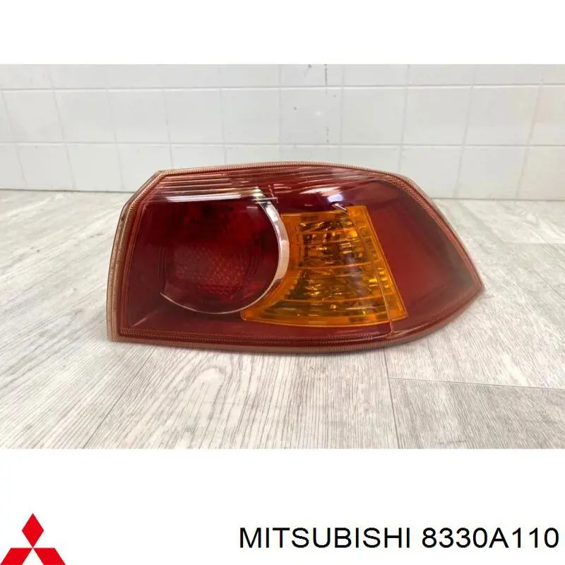 8330A556 Mitsubishi piloto posterior exterior derecho
