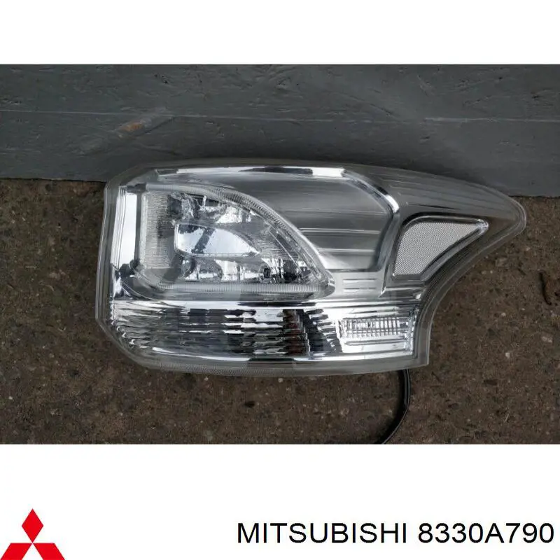 8330A790 Mitsubishi piloto posterior derecho