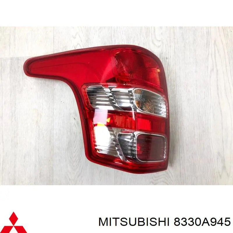 Piloto trasero izquierdo 8330A945 Mitsubishi