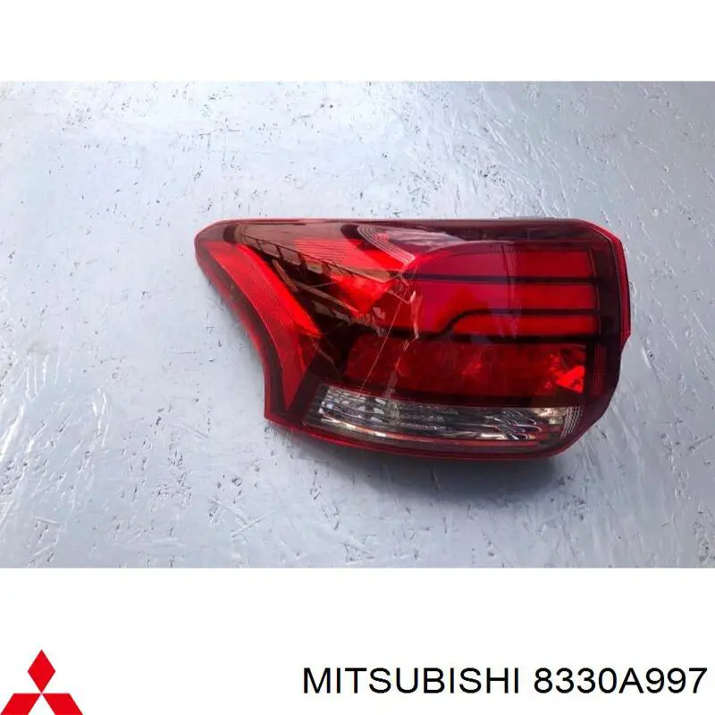 Piloto trasero exterior izquierdo 8330A997 Mitsubishi