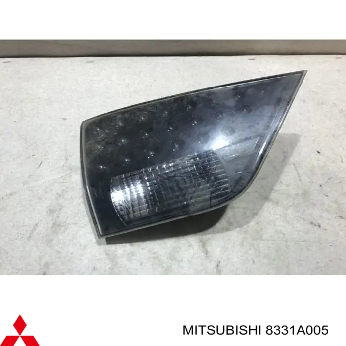 Piloto trasero interior izquierdo Mitsubishi 8331A005 precio, desde 78,41 EUR
