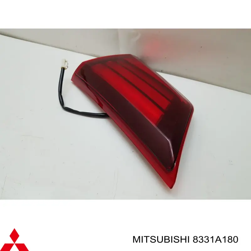 Comprar 8331A180 Mitsubishi Piloto trasero interior derecho
