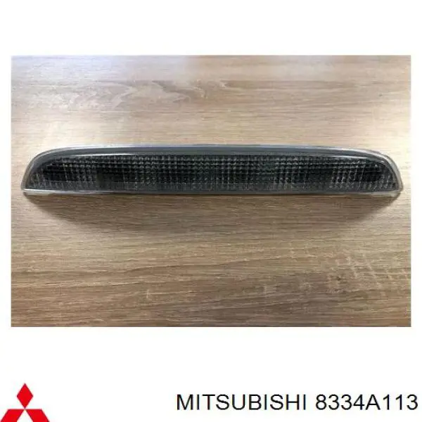 Comprar 8334A113 Mitsubishi Luz de freno trasera adicional 