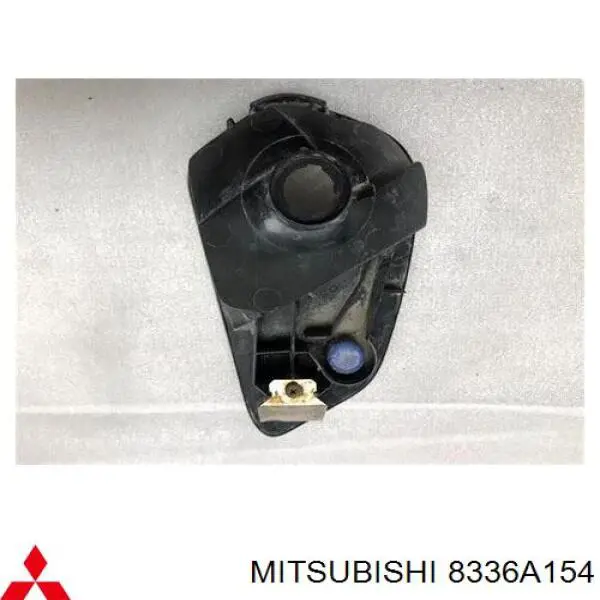 Luz trasera de parachoques derecha 8336A154 Mitsubishi