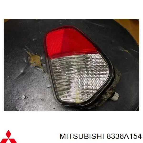 8336A154 Mitsubishi piloto parachoques trasero derecho