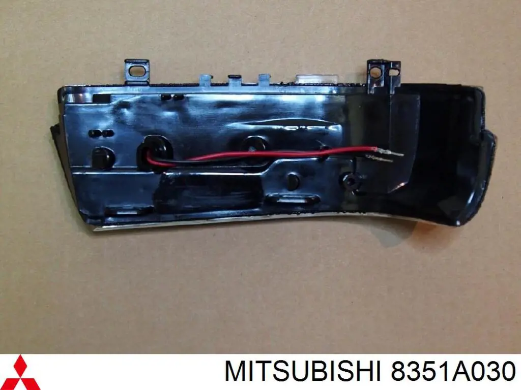 8351A014 Mitsubishi luz intermitente de retrovisor exterior derecho
